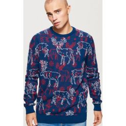 Sweter w renifery - Granatowy. Niebieskie swetry klasyczne męskie marki Cropp, s. W wyprzedaży za 19,99 zł.