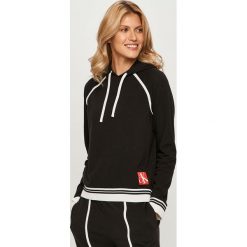 Calvin Klein Underwear - Bluza Ck One. Czarne bluzy damskie Calvin Klein Underwear, s, z aplikacjami, z elastanu, z długim rękawem, długie, z kapturem. W wyprzedaży za 239,90 zł.