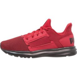 Puma ENZO STREET Obuwie treningowe red dahlia/flame scarlet. Czerwone buty chłopięce sportowe Puma, z materiału. W wyprzedaży za 224,10 zł.