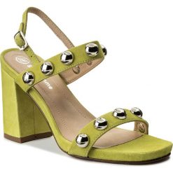 Sandały SOLO FEMME - 42302-01-H51/000-07-00 Pistacja. Zielone klapki damskie Solo Femme, bez wzorów, ze skóry, bez obcasa, na obcasie. W wyprzedaży za 219,00 zł.