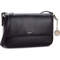 Torebka DKNY - Bryant Md Flap Cbody R82E3467 Blk/Gold BGD. Czarne listonoszki damskie DKNY, na co dzień, bez wzorów, ze skóry, bez dodatków. W wyprzedaży za 499,00 zł.