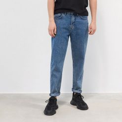 Denimowe spodnie dad fit - Niebieski. Niebieskie spodnie męskie House, bez wzorów. Za 119,99 zł.
