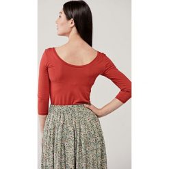 Bluzka Lovoa Tandori Spice XXS pomarańczowy. Pomarańczowe bluzki damskie Marie Zélie, s, w paski, z elastanu, z dekoltem na plecach, bez rękawów. Za 127,00 zł.