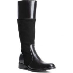 Buty damskie. Pomarańczowe kozaki damskie Wittchen, ze skóry, eleganckie, na niskim obcasie, na obcasie, bez zapięcia. W wyprzedaży za 399,90 zł.