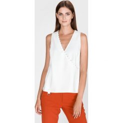Versace Jeans Top Biały. Białe bluzki damskie Versace Jeans, s, bez wzorów, z elastanu, bez kołnierzyka, bez rękawów. Za 929,95 zł.