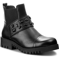 Botki LASOCKI L049. Czarne botki damskie Lasocki, ze skóry, bez obcasa, bez zapięcia. Za 249,99 zł.