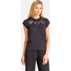 T-SHIRT EMPORIO ARMANI. Czarne t-shirty damskie z aplikacjami, z materiału, z okrągłym kołnierzem. Za 455,40 zł.
