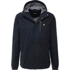 Lyle & Scott HOODED CURVED HEM Kurtka wiosenna dark navy. Niebieskie kurtki męskie marki Lyle & Scott, s, bez wzorów, z bawełny, bez kaptura. Za 549,00 zł.
