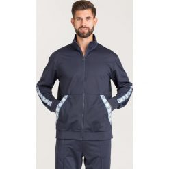 BLUZA Armani Exchange. Niebieskie bluzy męskie Armani Exchange, s, bez wzorów, bez kołnierzyka, bez rękawów, bez kaptura. Za 609,00 zł.