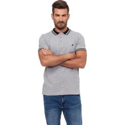 Koszulka polo w kolorze szarym. Koszulki męskie Lonsdale, Kangol. W wyprzedaży za 59,95 zł.