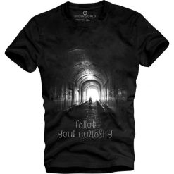T-shirt męski UNDERWORLD Follow your curiosity. Czarne t-shirty męskie Underworld, m, bez wzorów, z bawełny, bez kołnierzyka. Za 69,99 zł.