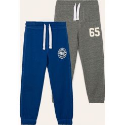 Blukids - Spodnie dziecięce 104-128 cm (2 pack). Niebieskie spodnie chłopięce Blukids, bez wzorów, z bawełny, casualowe. Za 69,90 zł.