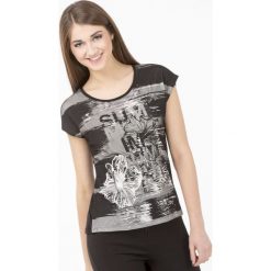 T-shirt w stylu rock. T-shirty damskie Monnari, z napisami, z wiskozy, rockowe, bez kołnierzyka. Za 47,60 zł.