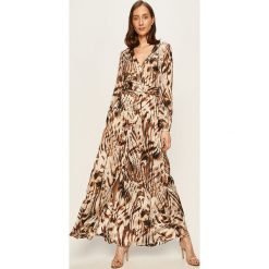 Marciano Guess - Sukienka. Sukienki damskie MARCIANO GUESS, w paski, z poliesteru, bez kołnierzyka, z długim rękawem, długie, maxi, rozkloszowane. Za 1199,00 zł.