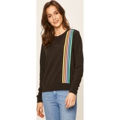 Wrangler - Bluza. Czarne bluzy damskie Wrangler, s, z nadrukiem, z bawełny, bez rękawów, bez kaptura. W wyprzedaży za 169,90 zł.