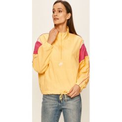 Nike Sportswear - Kurtka. Żółte kurtki damskie Nike Sportswear, s, bez wzorów, z poliesteru, krótkie, bez kaptura. W wyprzedaży za 199,90 zł.