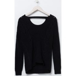 Sweter z ozdobnym wzorem - Czarny. Czarne swetry damskie Sinsay, s, bez wzorów, bez rękawów, bez kaptura. Za 49,99 zł.