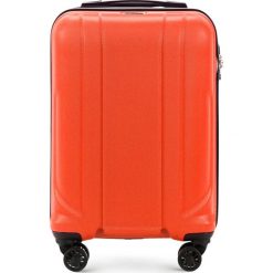 Walizka kabinowa 56-3P-861-55. Pomarańczowe walizki Wittchen, bez wzorów, z gumy, eleganckie. Za 229,90 zł.