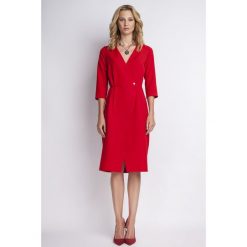 Czerwona Elegancka Sukienka Midi z Kopertowym Dekoltem. Czerwone sukienki balowe Molly.pl, do pracy, l, z kopertowym dekoltem, midi, kopertowe. Za 154,90 zł.