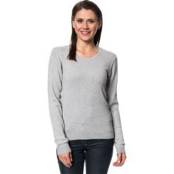 Sweter w kolorze szarym. Szare swetry klasyczne damskie marki C&Jo i Assuili, z kaszmiru, z okrągłym kołnierzem. W wyprzedaży za 108,95 zł.