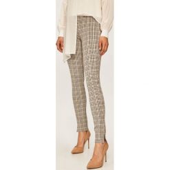 Patrizia Pepe - Spodnie. Brązowe spodnie damskie Patrizia Pepe, bez wzorów, z elastanu, eleganckie. Za 879,90 zł.