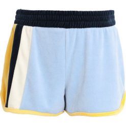 Juicy Couture COLOURBLOCKED LIGHTWEIGHT Szorty blue chill. Niebieskie bermudy damskie Juicy Couture, z bawełny. Za 419,00 zł.