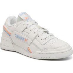 Buty Reebok - Workout Lo Plus EF8064 Chalk/Sunorg/Flublu. Białe półbuty damskie Reebok, na co dzień, bez wzorów, ze skóry, bez obcasa, na płaskiej podeszwie, bez zapięcia. Za 379,00 zł.