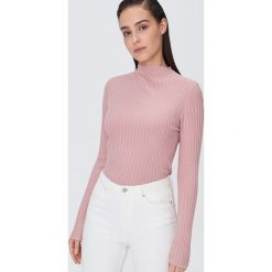 Lekki sweter z półgolfem - Różowy. Różowe swetry damskie Sinsay, xl, bez wzorów, bez rękawów, bez kaptura. W wyprzedaży za 15,99 zł.