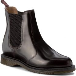 Sztyblety DR. MARTENS - Flora 14650601 Cherry Red. Czerwone kozaki damskie Dr. Martens, ze skóry, bez obcasa, na obcasie, bez zapięcia. W wyprzedaży za 459,00 zł.