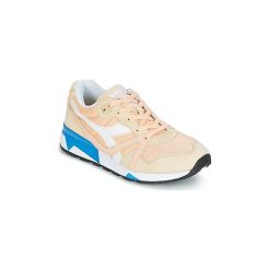 Buty Diadora N9000 III. Brązowe trampki i tenisówki damskie Diadora, bez wzorów, bez zapięcia. Za 423,20 zł.