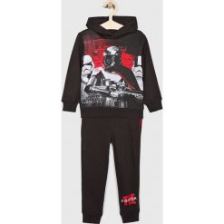 Blukids - Dres dziecięcy Star Wars 98-134 cm. Szare spodnie chłopięce Blukids, z nadrukiem, z bawełny, retro, długie. W wyprzedaży za 49,90 zł.