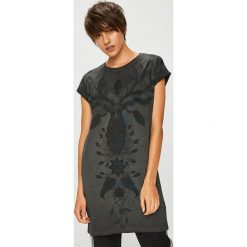 Medicine - Top Royal Purple. Fioletowe topy damskie marki MEDICINE, l, z nadrukiem, z bawełny, z okrągłym kołnierzem. W wyprzedaży za 55,90 zł.