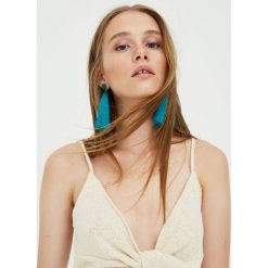 Krótki kombinezon na ramiączkach z węzłem. Kombinezony damskie Pull&Bear, bez wzorów, z dzianiny, bez kołnierzyka, z krótkim rękawem, krótkie. Za 99,90 zł.