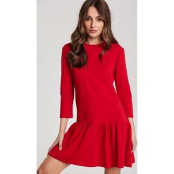 Czerwona Sukienka Lamelirea. Czerwone sukienki damskie Renee, s, bez wzorów, bez kołnierzyka, bez rękawów, mini. Za 69,99 zł.