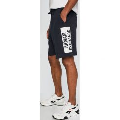 Armani Exchange - Szorty. Niebieskie spodenki i szorty męskie marki Armani Exchange, s, bez wzorów, z elastanu, casualowe. Za 369,90 zł.