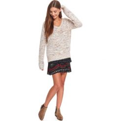 Sweter długi rękaw damski reglan. Brązowe swetry damskie Top Secret, na zimę, bez wzorów, z długim rękawem, długie, bez kaptura. W wyprzedaży za 59,99 zł.