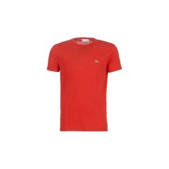 T-shirty z krótkim rękawem Lacoste TH6709. Czerwone t-shirty męskie Lacoste, s, bez wzorów, bez kołnierzyka, krótkie. Za 249,00 zł.