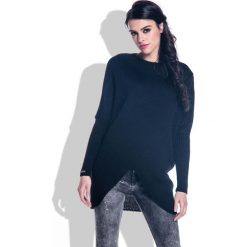Czarny Sweter o Luźnym Fasonie z Kopertowym Dołem. Czarne piżamy damskie Molly.pl, s, bez wzorów, z wełny, eleganckie, bez rękawów, bez kaptura. Za 99,90 zł.