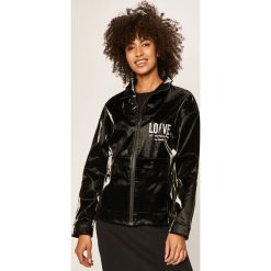 Love Moschino - Kurtka. Czarne kurtki damskie Love Moschino, bez wzorów, z bawełny, krótkie. W wyprzedaży za 1299,00 zł.
