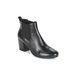 Botki Geox D NEW LUCINDA. Czarne botki damskie Geox, bez obcasa, bez zapięcia. Za 519,20 zł.