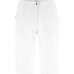 Bermudy ze stretchem bonprix biały. Białe spodnie damskie bonprix, bez wzorów. Za 49,99 zł.