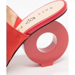 Katy Perry ROSEMARIE Klapki spanish red. Czerwone klapki damskie marki Katy Perry, z materiału. W wyprzedaży za 503,20 zł.