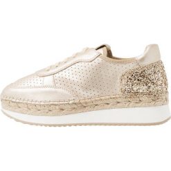 Vidorreta Espadryle metal oro. Żółte espadryle damskie marki Born2be, moro, na płaskiej podeszwie. Za 549,00 zł.