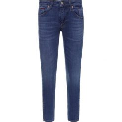 Jeansy Skinny Fit Tommy Jeans Scarlet DW0DW08098. Niebieskie jeansy damskie Tommy Jeans, bez wzorów, z jeansu. W wyprzedaży za 299,00 zł.