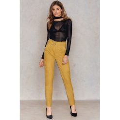 Spodnie z wysokim stanem: Gestuz Spodnie Cali – Yellow
