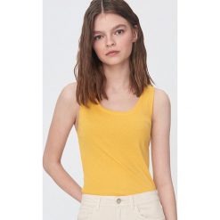 Top basic - Żółty. Żółte topy damskie Sinsay, s, bez wzorów, bez kołnierzyka. Za 7,99 zł.