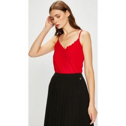Tally Weijl - Top. Czerwone topy damskie marki TALLY WEIJL, l, z dzianiny, z krótkim rękawem. Za 59,90 zł.