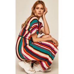 Medicine - Sukienka Soft Resort. Niebieskie sukienki damskie MEDICINE, na co dzień, s, w kwiaty, z wiskozy, casualowe, bez kołnierzyka, z krótkim rękawem, krótkie, midi, rozkloszowane. Za 179,90 zł.