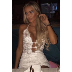 Sukienka TESSA WHITE. Białe sukienki damskie Sukienka TESSA WHITE, s, bez wzorów, bez kołnierzyka, z krótkim rękawem, krótkie, mini. W wyprzedaży za 59,00 zł.