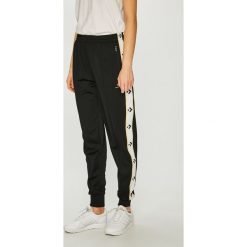 Converse - Spodnie. Czarne spodnie damskie marki Converse, s, bez wzorów, z poliesteru, casualowe. W wyprzedaży za 199,90 zł.